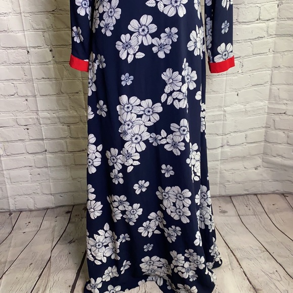 Bold Floral Maxi Dress with long sleeves - Picture 4 of 13